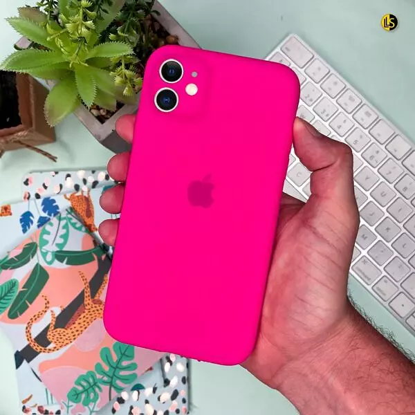 Silicon Case Fucsia Protector Cámaras Iphone15plus