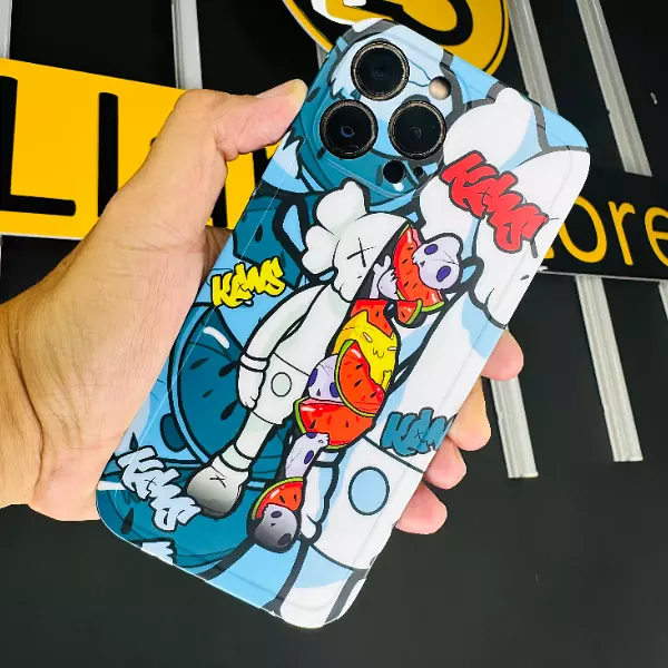 Case Diseño Kaws Con Protector Camaras Iphone 12 Pro+