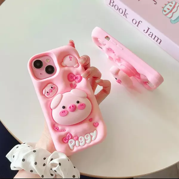 Case Diseño Animado Piggy Con Soporte Iphone 13