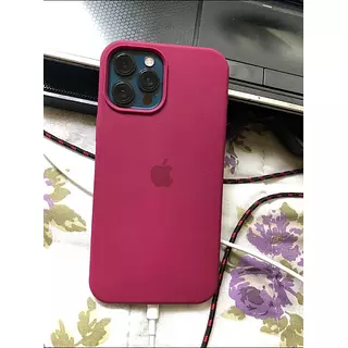 Silicon Case Vinotinto Iphone 16
